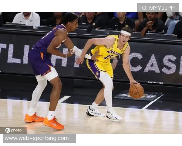 单节17分展现巅峰状态克莱无惧詹东缺阵拉拉维亚助力球队逆袭 单节17分展现巅峰状态克莱无惧詹东缺阵拉拉维亚助力球队逆袭